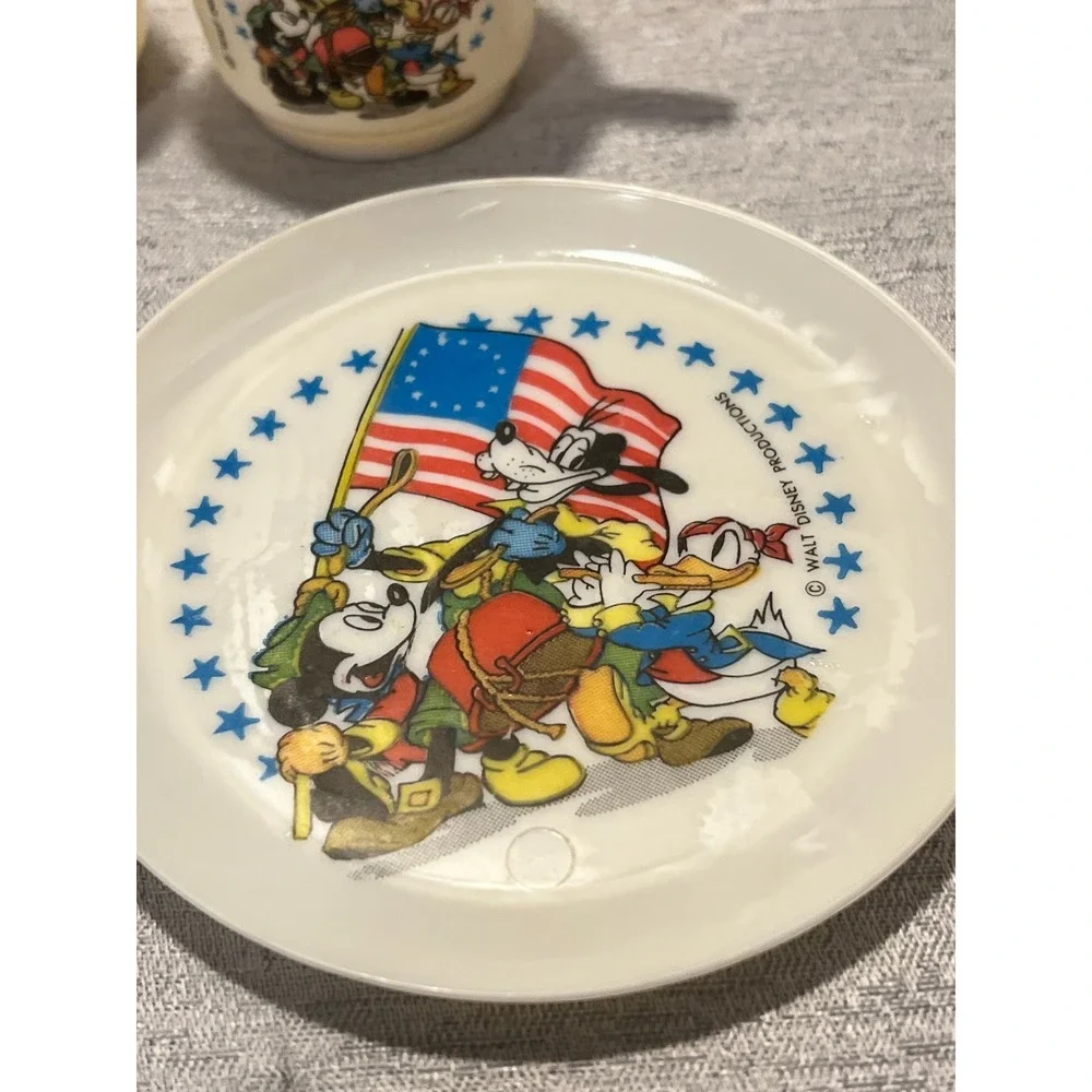 Vintage Walt Disney Mickey Mouse Donald Goofy Patriotic Plastic Cup Plate Set 4